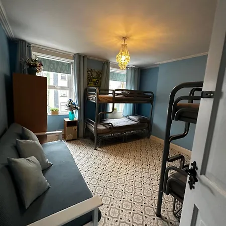 Hostel Erbnb *