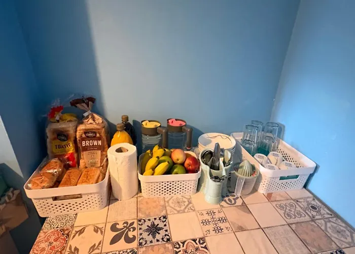 Erbnb Hostel *